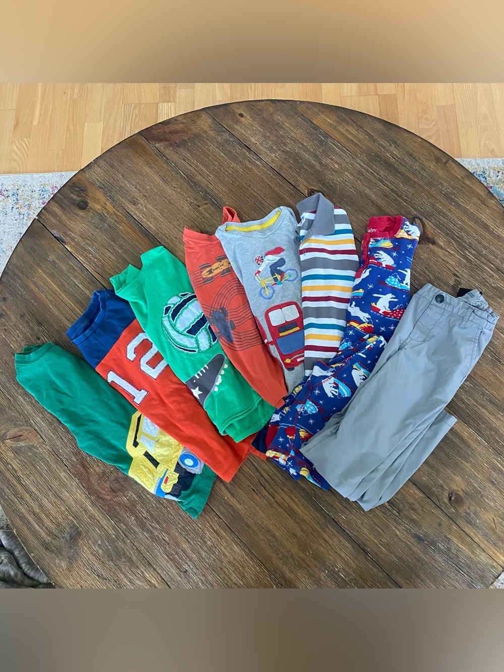 Boys bright colors and appliqués clothing bundle size S-M